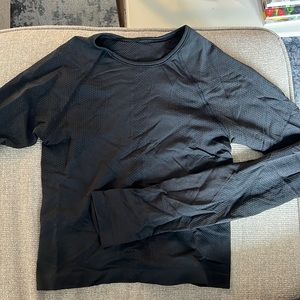 Like New Lululemon Ebb to Street Long Sleeve Size 2 in Black